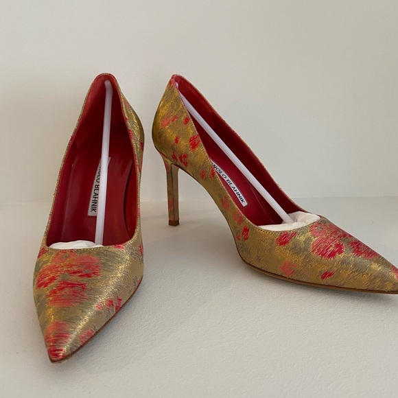 Manolo Blahnik BB 90 Fabric Pump - Picture 2 of 6